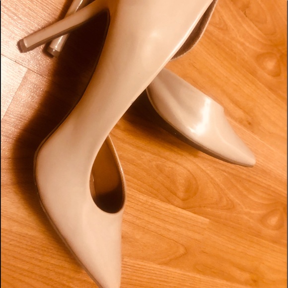 Steve Madden Nude Pumps - Picture 1 of 5